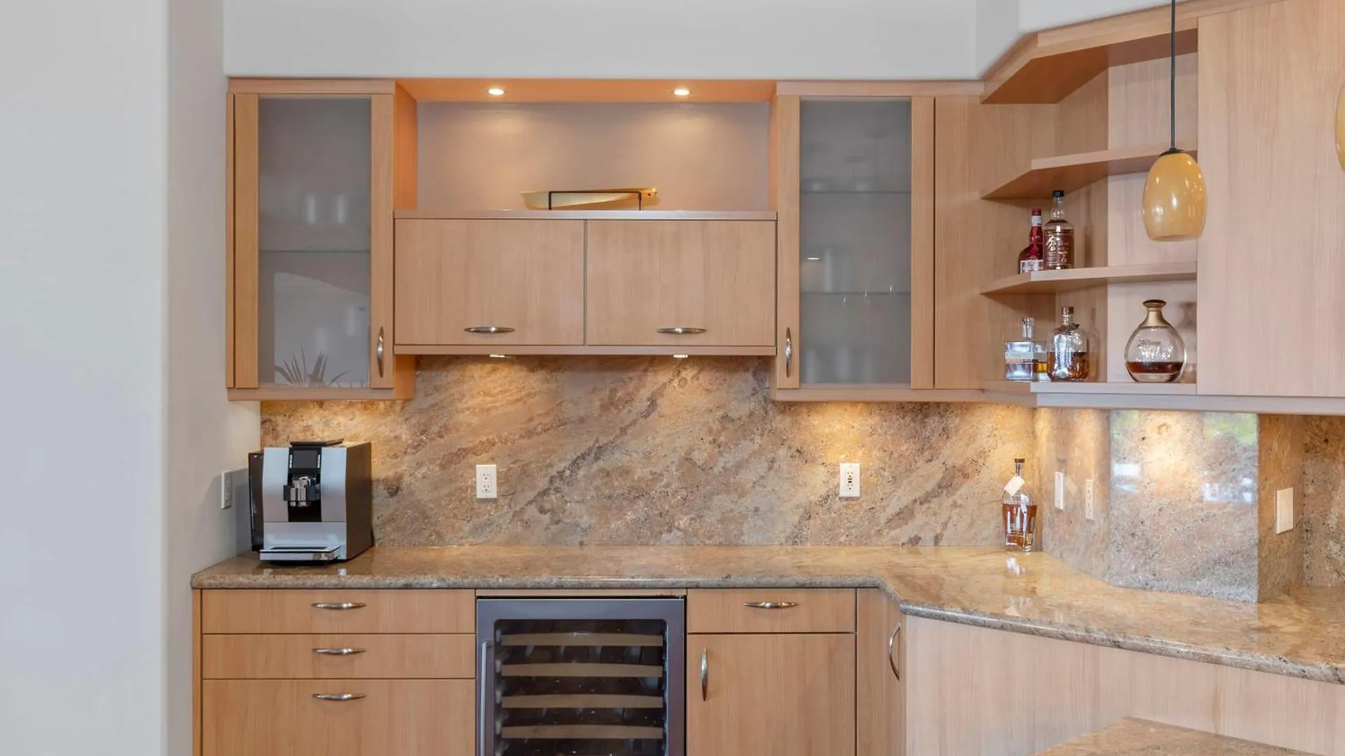 Breathtaking Oceanfront Lahaina Villa 0*,