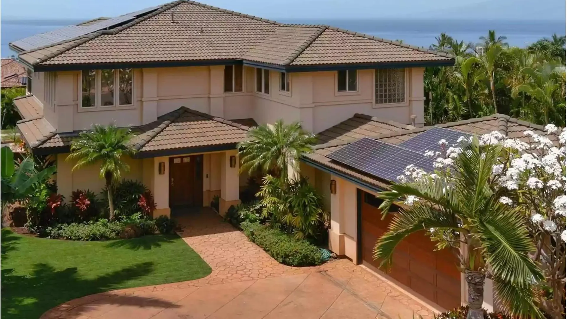 Breathtaking Oceanfront Lahaina Villa