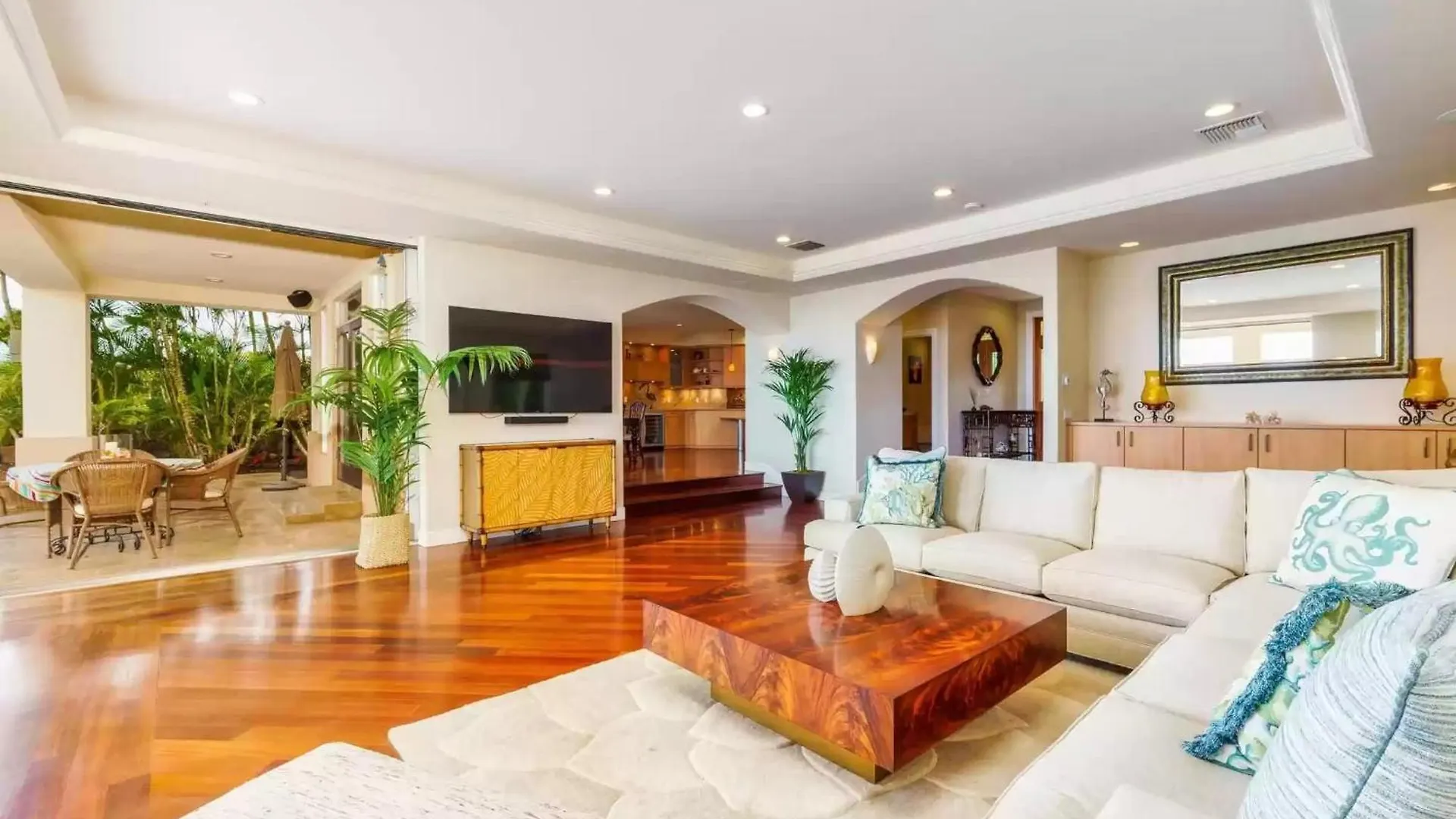 Breathtaking Oceanfront Lahaina Villa
