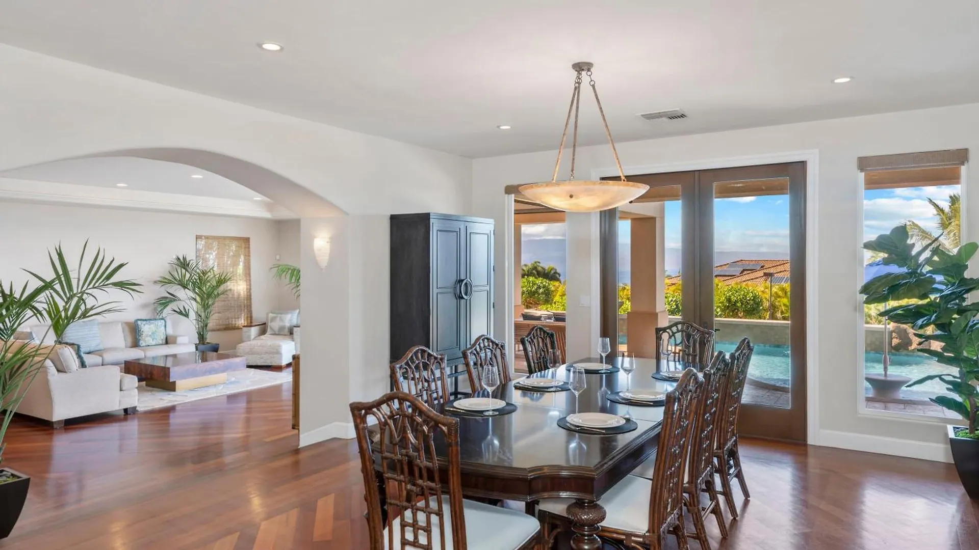 Breathtaking Oceanfront Lahaina Villa