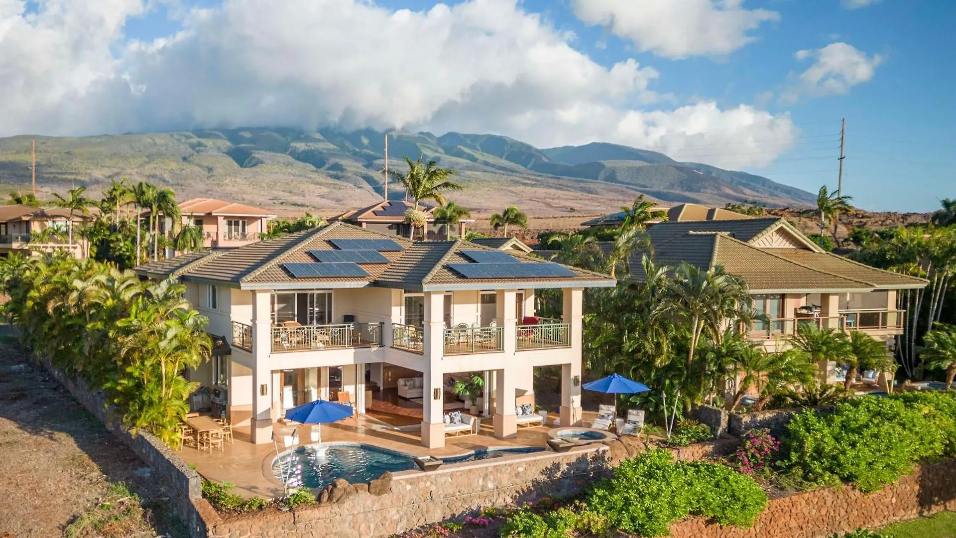 Breathtaking Oceanfront Lahaina Villa