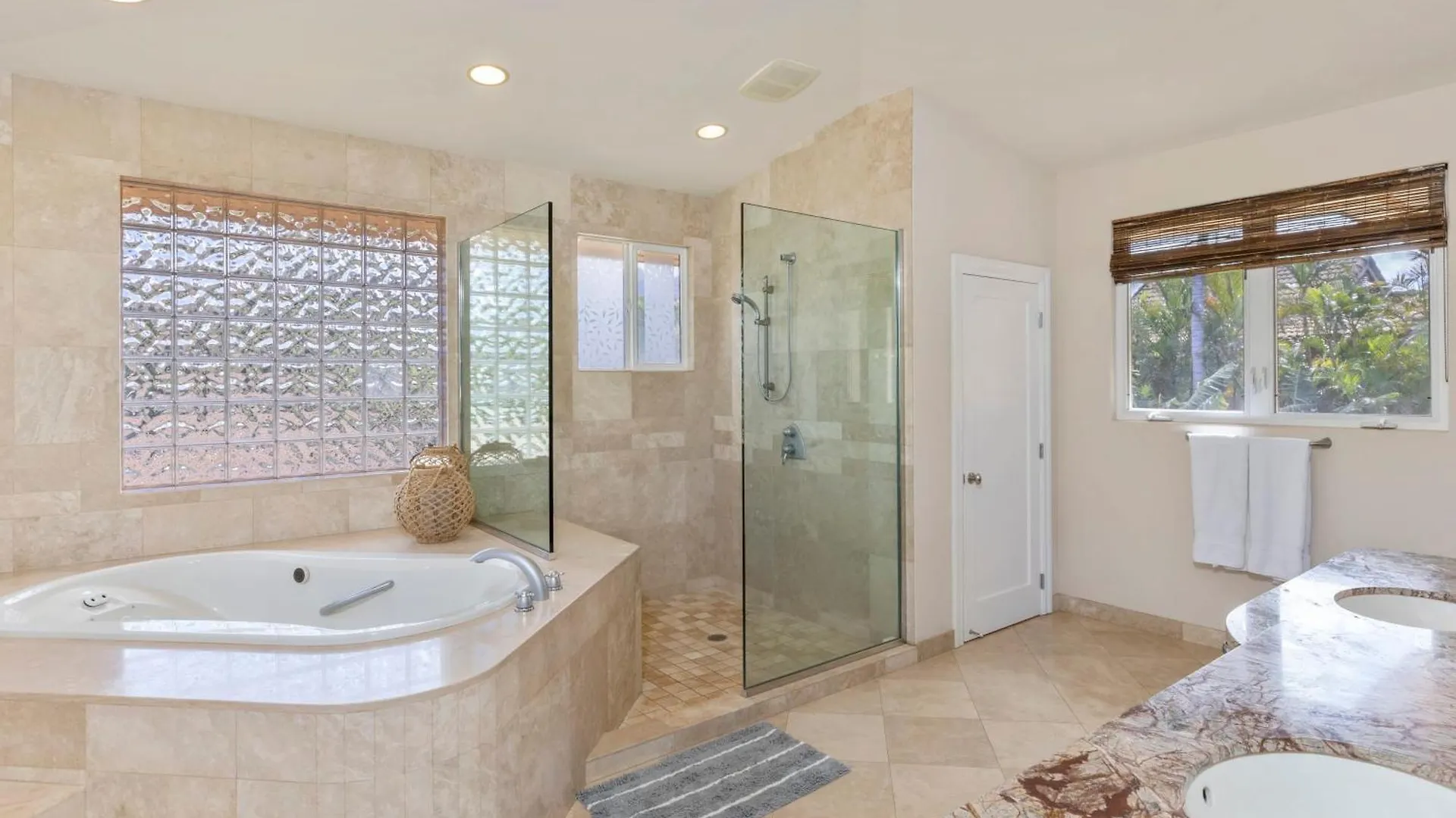 Breathtaking Oceanfront Lahaina Villa ארצות הברית
