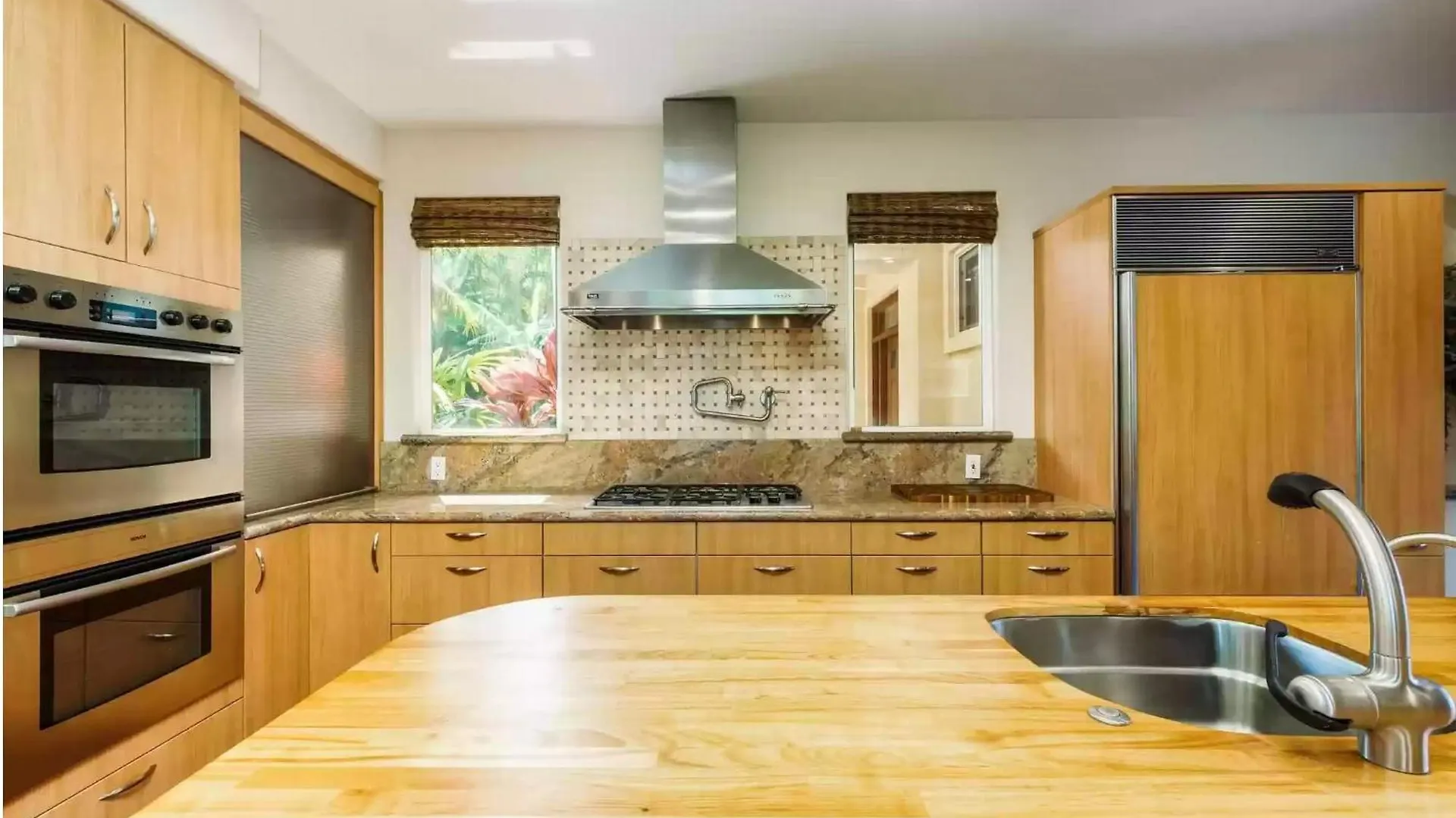 Breathtaking Oceanfront Lahaina Villa ארצות הברית